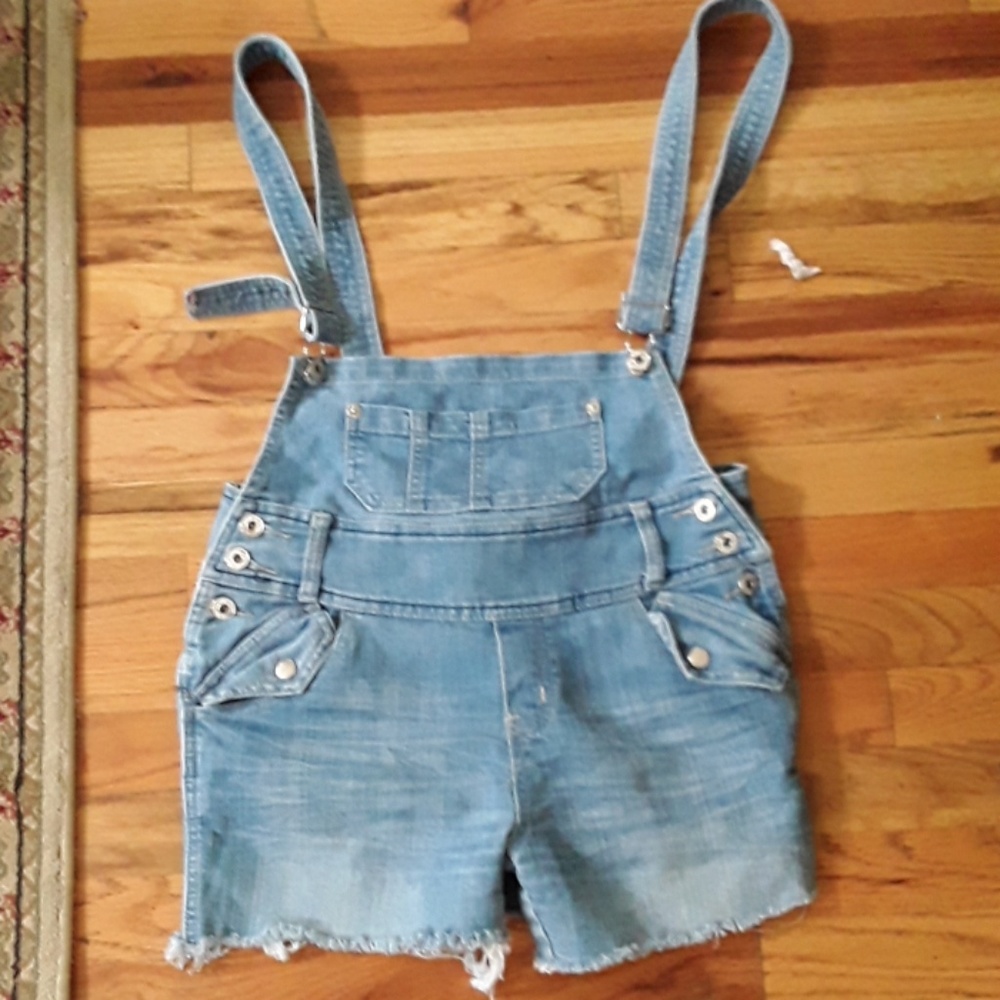 Skimpy Jean overall shorts